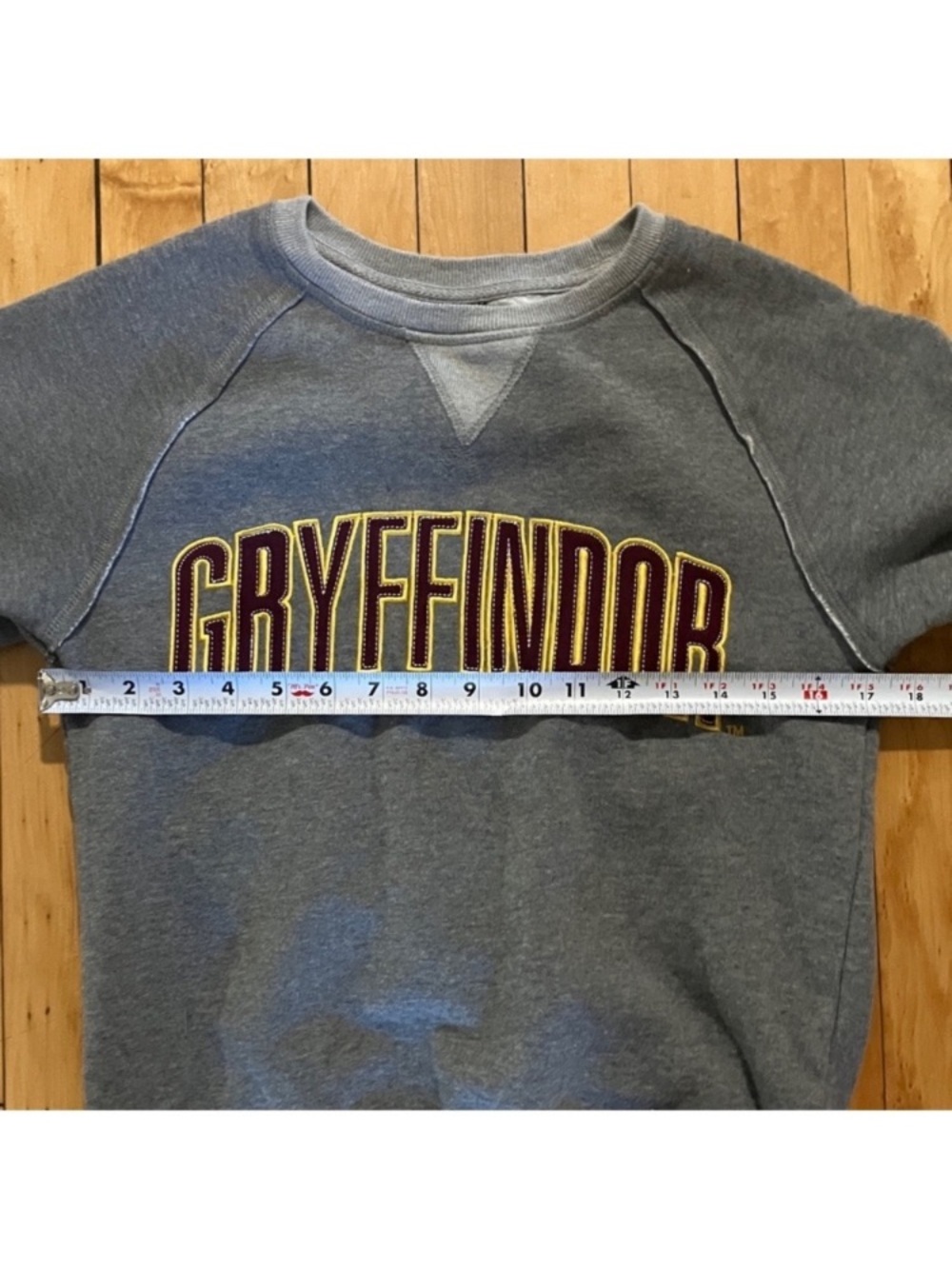 Harry Potter Gryffindor Gray Crewneck Sweatshirt Wizarding World Universal XS - Picture 7 of 10
